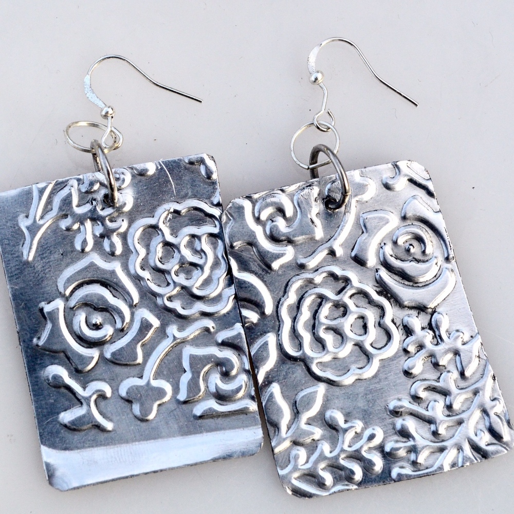 Lightweight Floral Roses Silver Drop Earrings Boho Gift Rose Handmade Aluminum - Picture 3 of 4